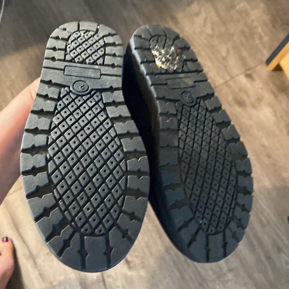 Dream Pairs, Girls size 2 fur lined boots. So sweet! - Picture 6 of 9